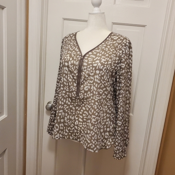 Apt. 9 Beige & White Animal Print Blouse Size XL - Picture 5 of 9